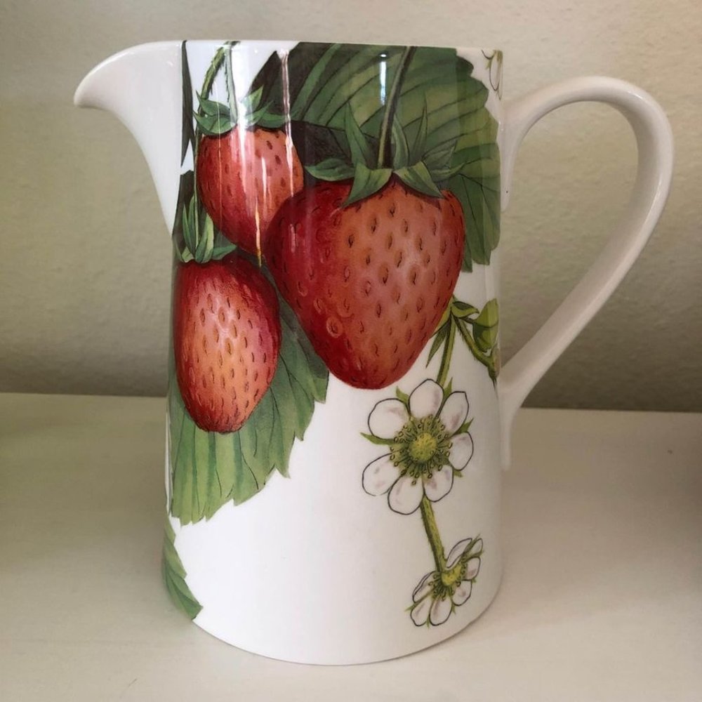 Portmeirion Eden Fruits Strawberries Large Pitcher  48 fl oz Porcelain